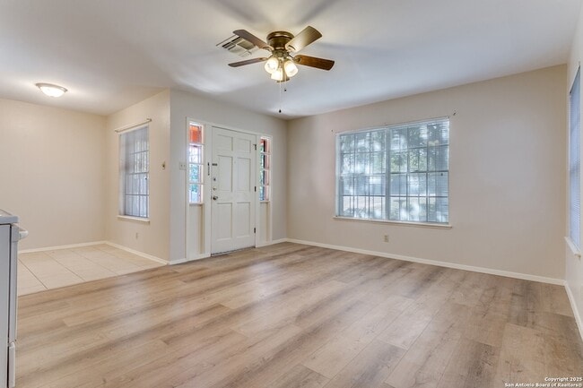 Photo - 2913 Eisenhauer Rd