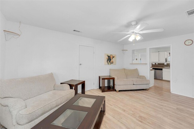 Photo - 20235 Engelmann Ln