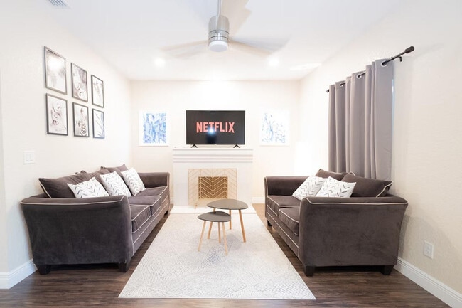 Building Photo - 3409 N 12th St Unit ID1244315P