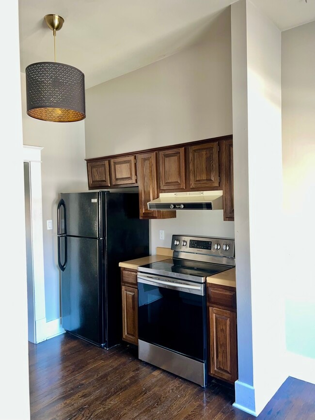 Unit #4 Kitchen - 200 Stonewall St