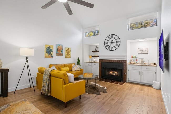 Photo - 1353 Coyote Rd Unit ID1257807P