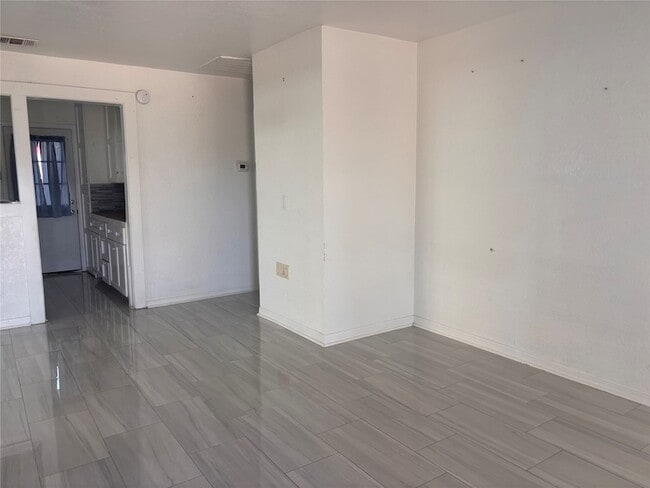 Photo - 1310 Harris Way