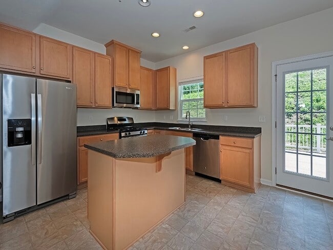 Photo - 627 Edison Dr