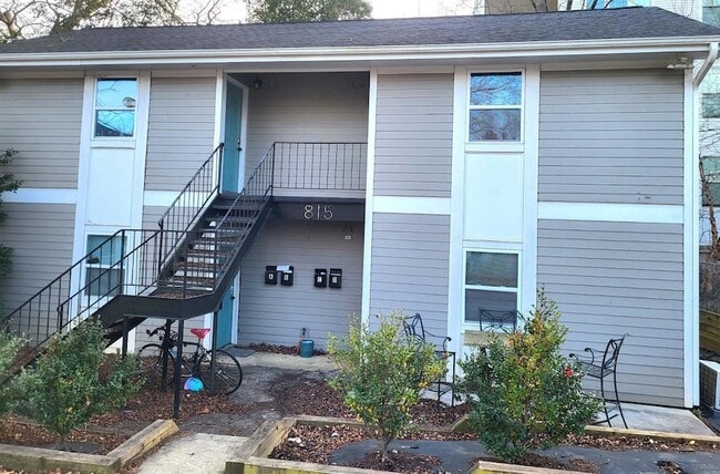 Building Photo - 815 Clay St Unit Apt A