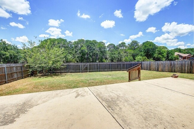 Photo - 309 Camperdown Elm Dr