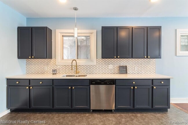 Photo - 2544 Atkinson St