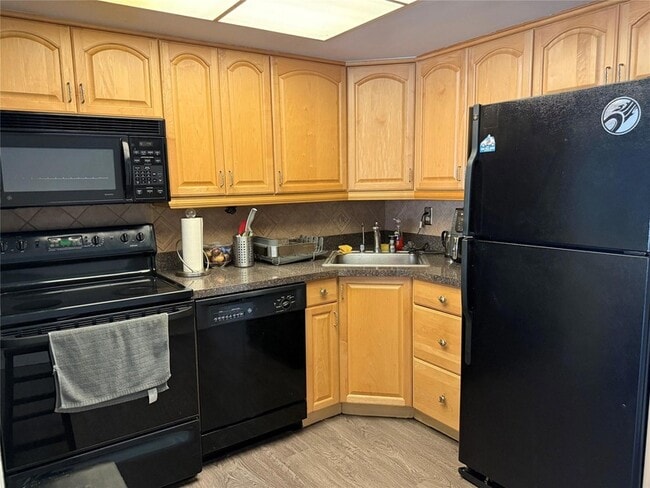 Photo - 1110 N Riverside Dr Unit 9