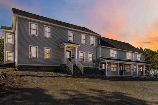 Building Photo - 192 Main St