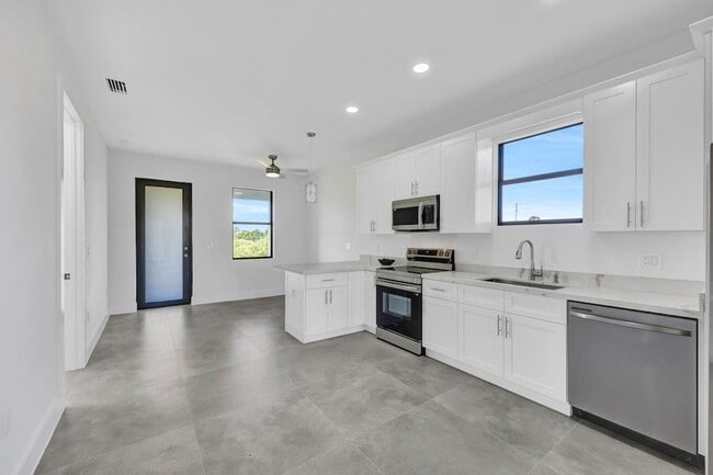 Photo - 312 Progress Ave