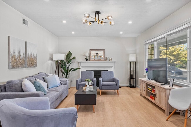 Building Photo - 2355 Arlene Dr Unit ID1310557P