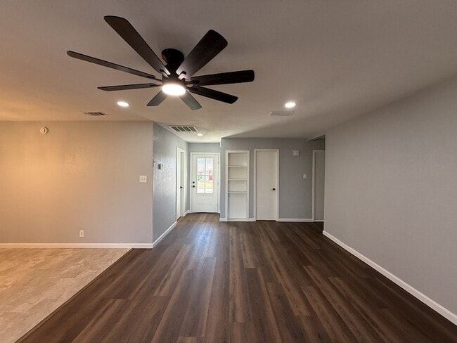 Photo - 6101 Melody Ln