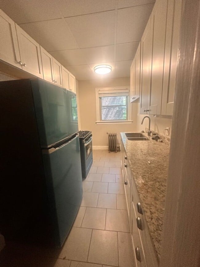 Photo - Hessler Place - 5 minute walk to CWRU