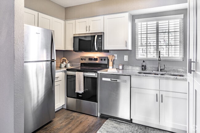 Key Largo - 1BR, 1BA - 701SF - Kitchen - Snell Isle