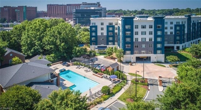 Photo - 111 Edgeway Dr