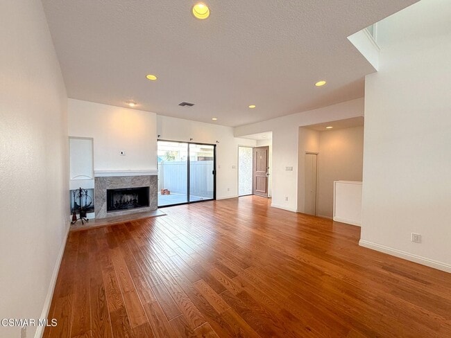 Photo - 18242 Burbank Blvd
