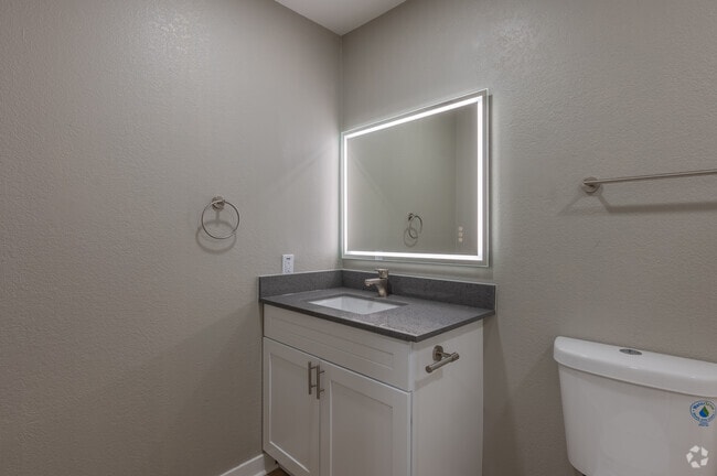 Palm Beach - Bathroom - Sunset Pointe Apartments