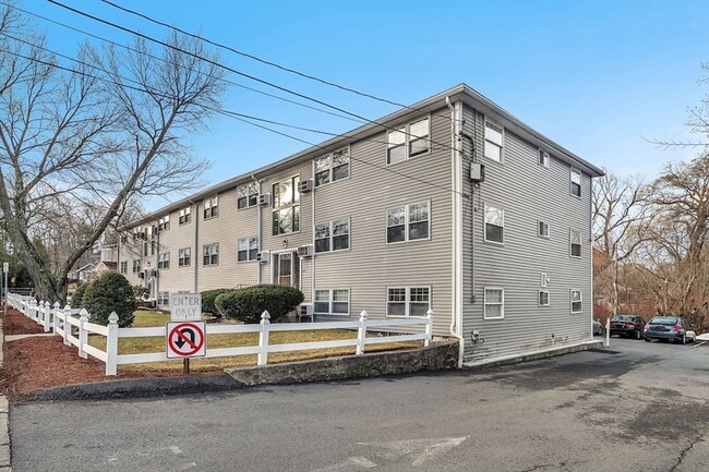 Building Photo - 177 Franklin St Unit 2
