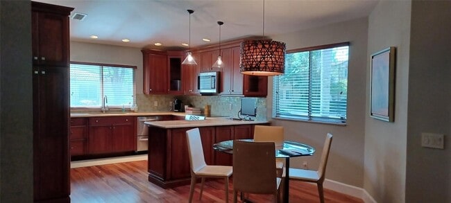 Photo - 6688 Via Regina