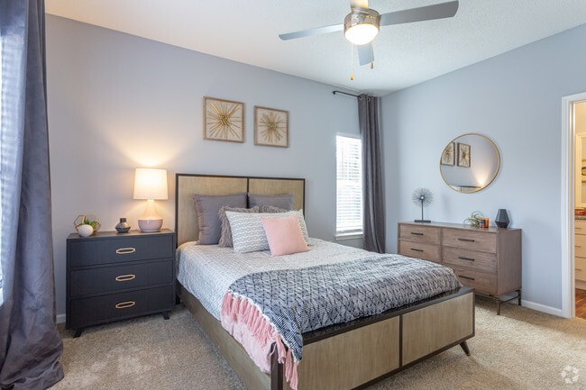 2BR, 2BA - 1,295 SF - Stonegate