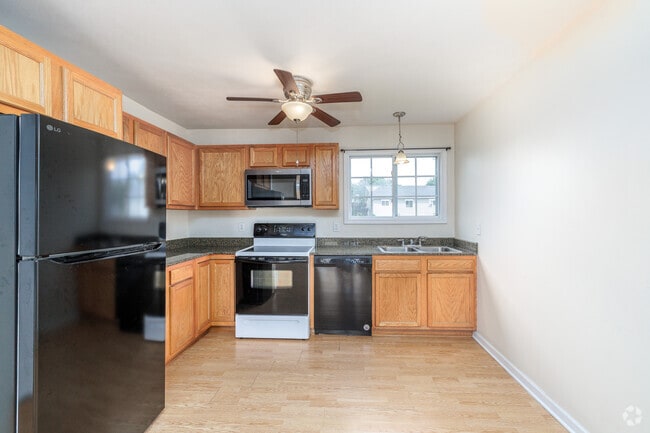 2BR, 1BA - 900SF - Kitchen - Rose May Manor