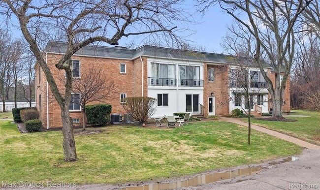 Photo - 1750 Tiverton Rd