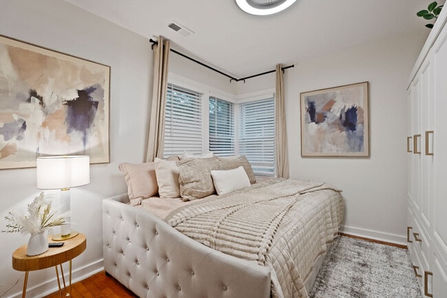 Photo - 2005 Emerson St Unit ID1287274P