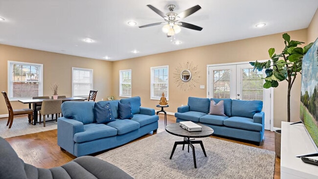 Photo - 800 S Washington St Unit ID1431387P