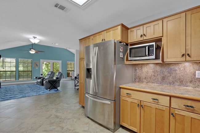 Photo - 140 Elm Dr
