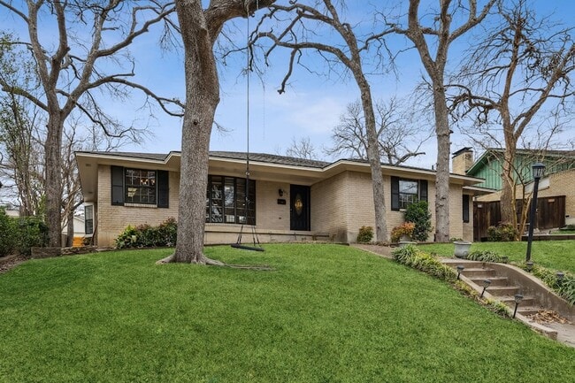 Photo - 9611 Meadowhill Dr