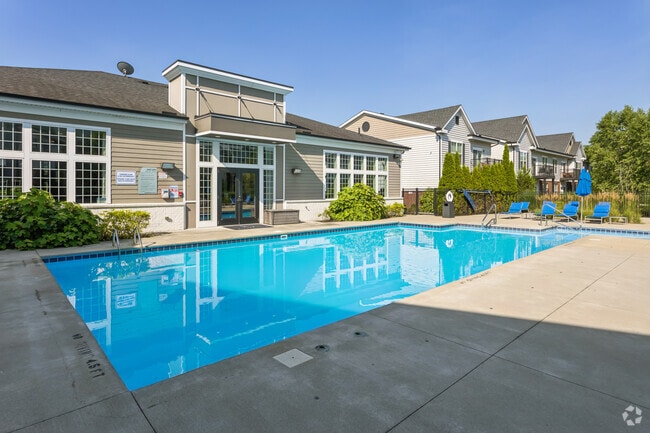 Outdoor Heated Pool - Grafton Park