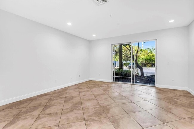 Photo - 5030 SW 126th Ave Unit 203