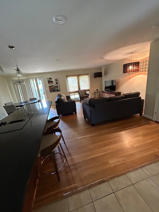 Photo - 1937 Woodford Rd Unit SI ID1473412P