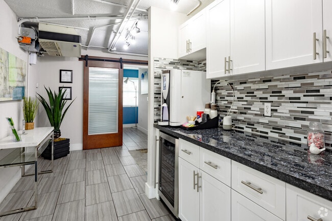 Leasing Center - Ludlam Point