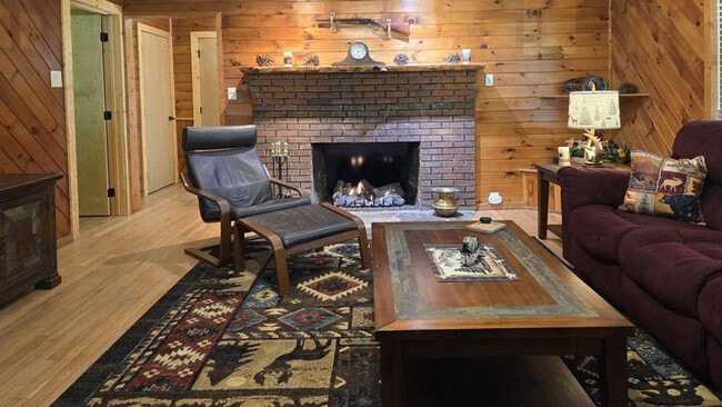 Building Photo - 3760 Yellow Creek Rd Unit ID1266611P