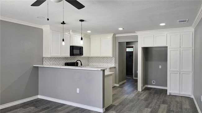 Photo - 4954 Urban St