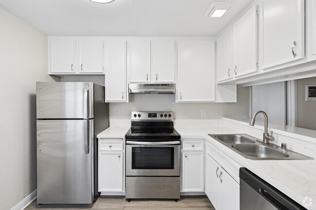 1BR, 1BA - 650SF - Kitchen - Chateau Spring Hill Apartments