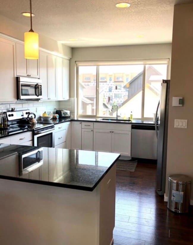 Building Photo - 2403 W Bridge Ave