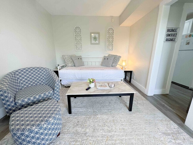 Building Photo - 1112 Morgan Ave Unit ID1268432P