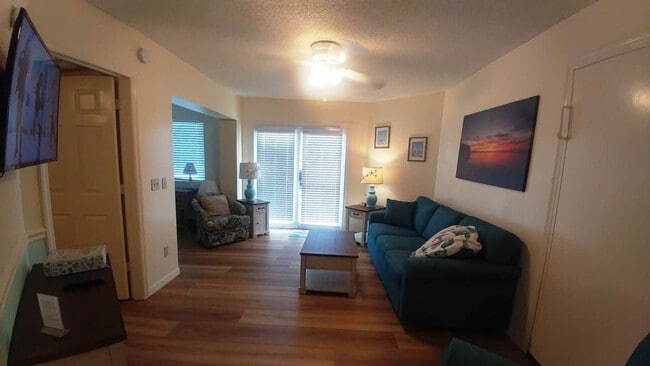 Building Photo - 8600 Ridgewood Ave Unit ID1346822P