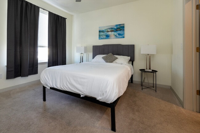 Photo - 633 E Main St Unit ID1014630P