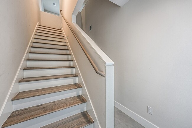 Photo - 2136 Dennis St