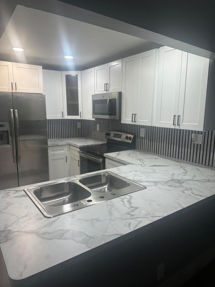 Building Photo - 207 NW 32nd Ct Unit 106