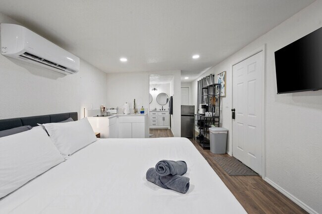 Photo - 4005 W Lincoln St Unit ID1244312P