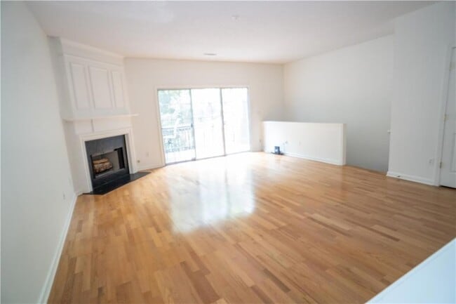 Photo - 9155 Nesbit Ferry Rd