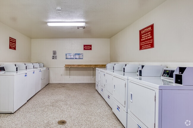 Laundry Center South - El Parque Villas
