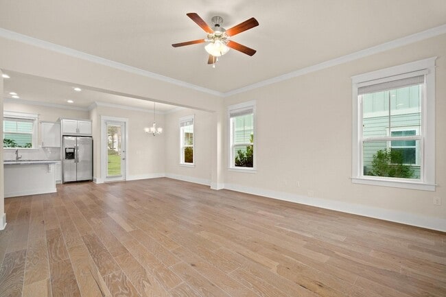 Photo - 99 Grande Pointe Cir