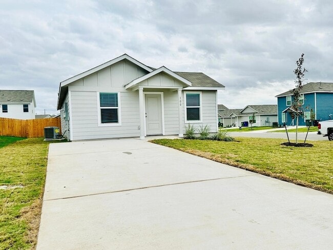 Photo - 100 Louisa Ln