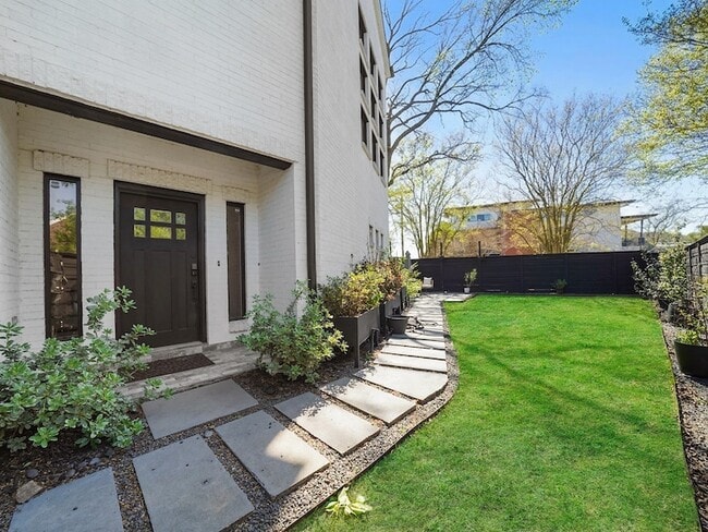 Photo - 1231 Jackson Blvd