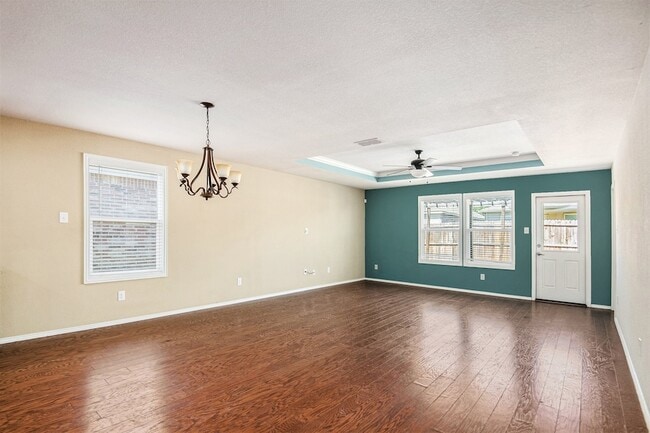 Photo - 304 Chert Ln