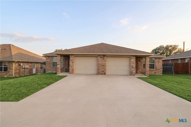 Building Photo - 4107 Primrose Dr Unit A
